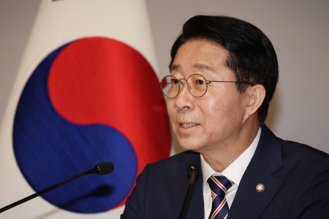 <b>조정식</b> 국회의장, "현직 <b>대통령 연임</b>은 국민 선택"…10차 개헌... 