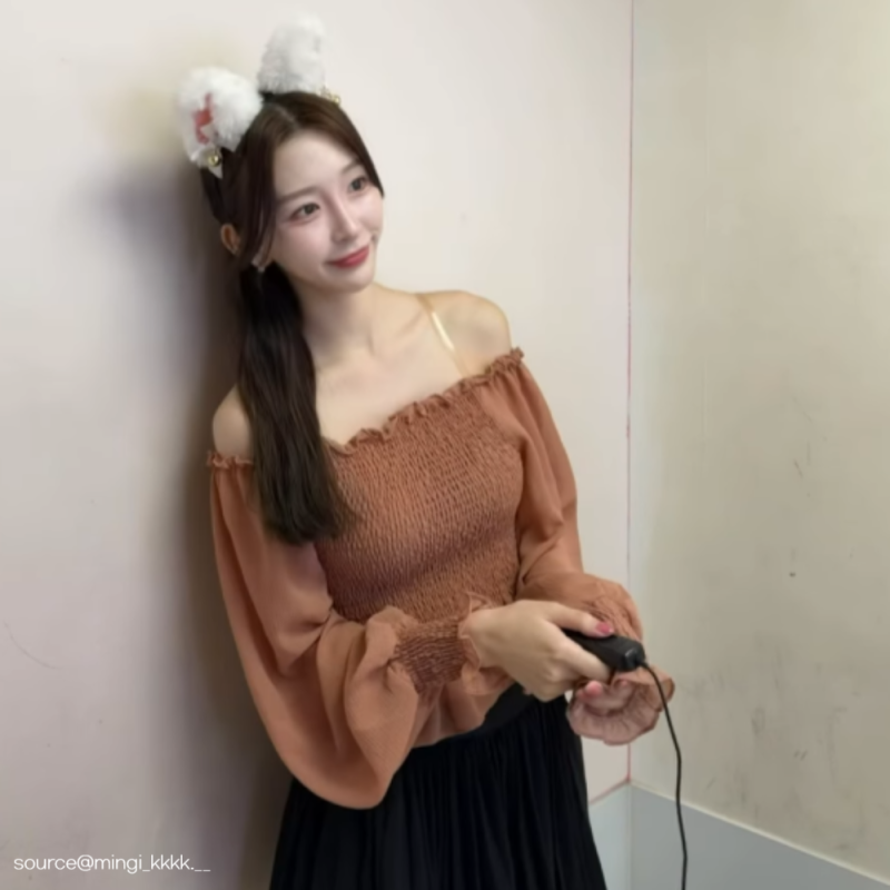 김민지 아나운서 주말 사진! 토끼 머리띠보다 오프숄더 블라우스가 더 기억에 남았어요