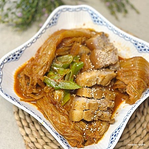 묵은지 삼겹살찜 레시피 양념 돼지고기 김치찜 만들기