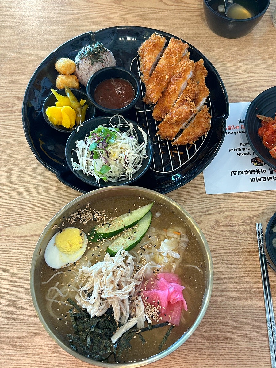 멸치국시와돈까스 본점 사진 4