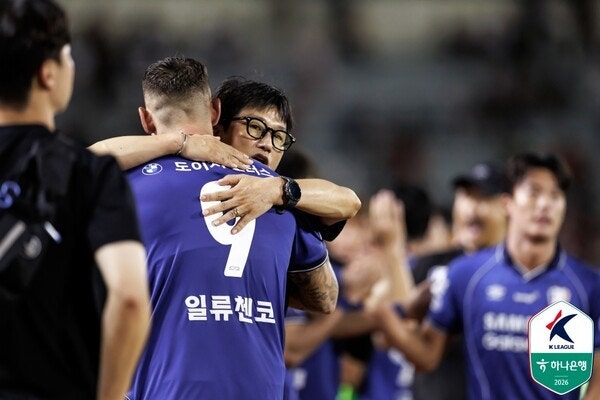수원삼성, 선두 부산을 4:1로 대파! 답답했던 흐름 깬 이정효호, 일류첸코의 아름다운 작별과 ....