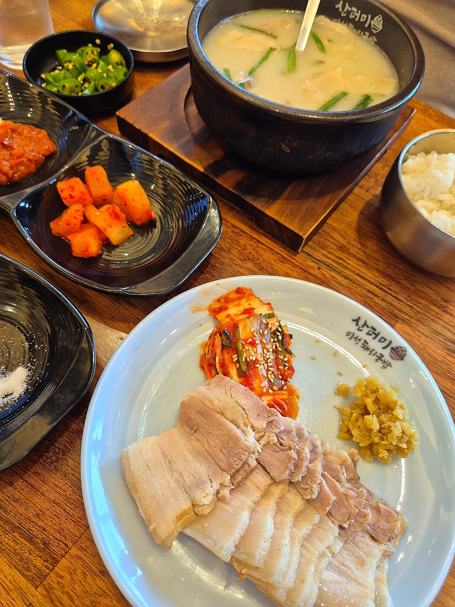 산더미미성돼지국밥 울산명촌점 사진 1