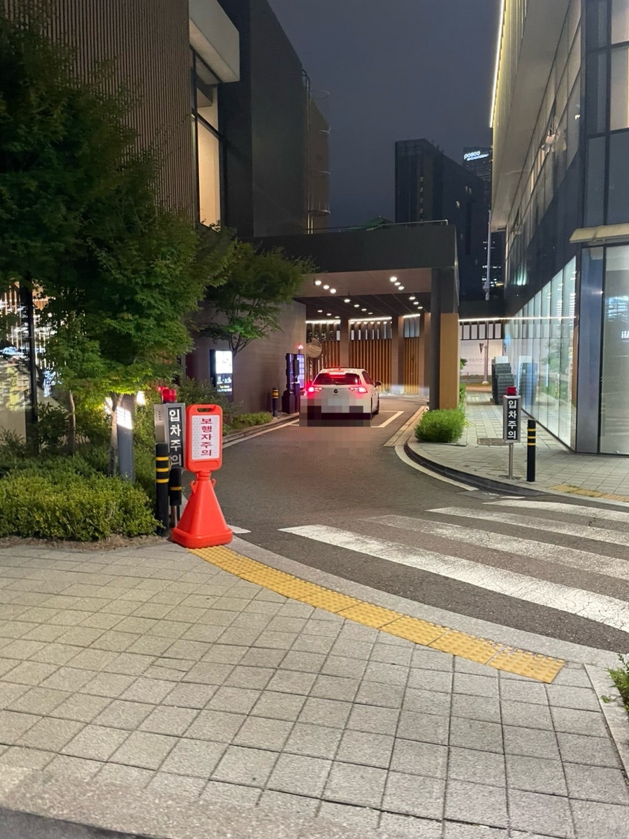 스타벅스 인천동춘DT점 사진 1