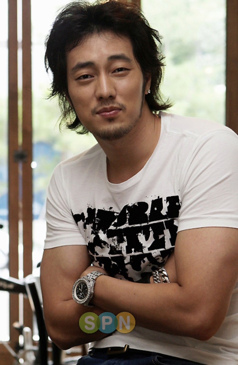 So Ji-sub's Appearance Fee: Is 500 Million Won Per Episode True? The Story Behind Kim Bu-jang's 100 Million Won Gold Gift