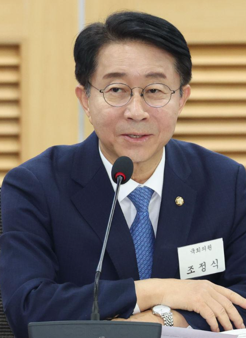 이재명 대통령 연임 가능성 열렸나…조정식 발언 뒤집은 헌법 128조