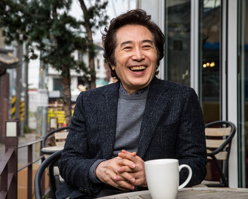 "30살 연하 기자인 전여친과 파경에 출판 소송?!" 아들과 1살 차 연하녀 만났던 톱배우
