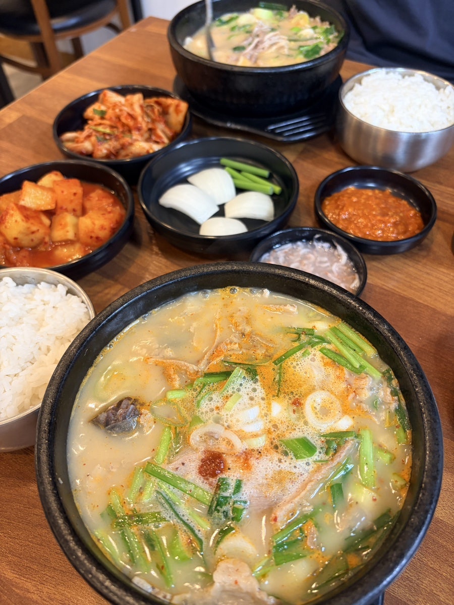 부산아지매국밥 대구각산역점 사진 1