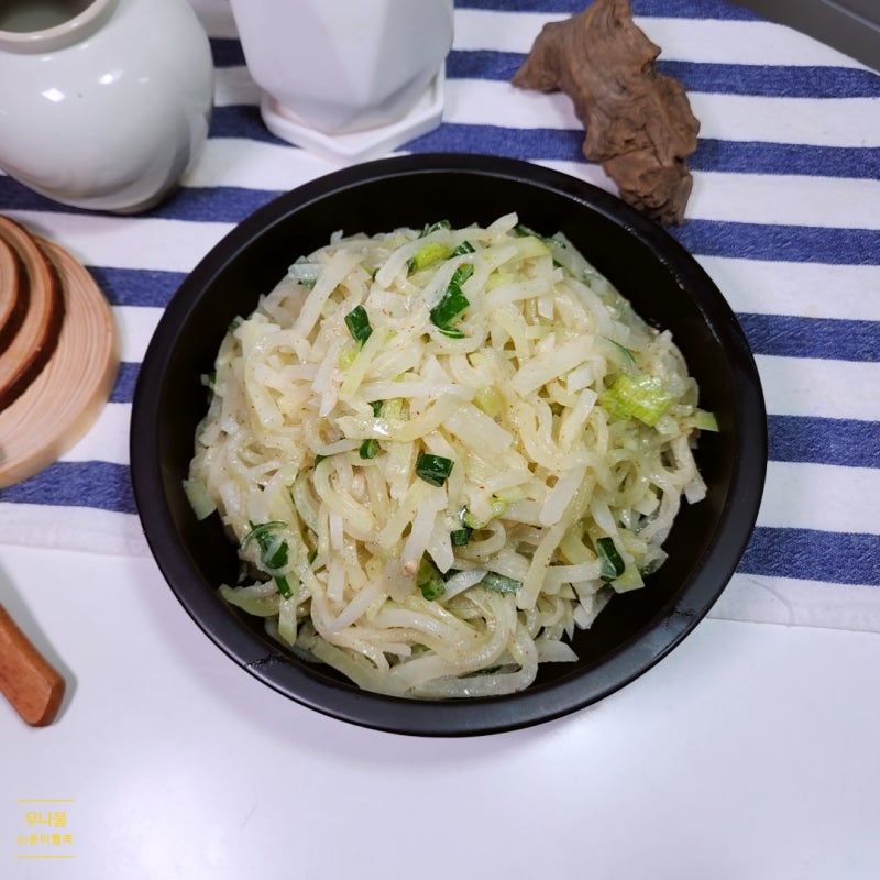 쓴맛 없이 들깨 무나물 무침 만드는법 황금 레시피