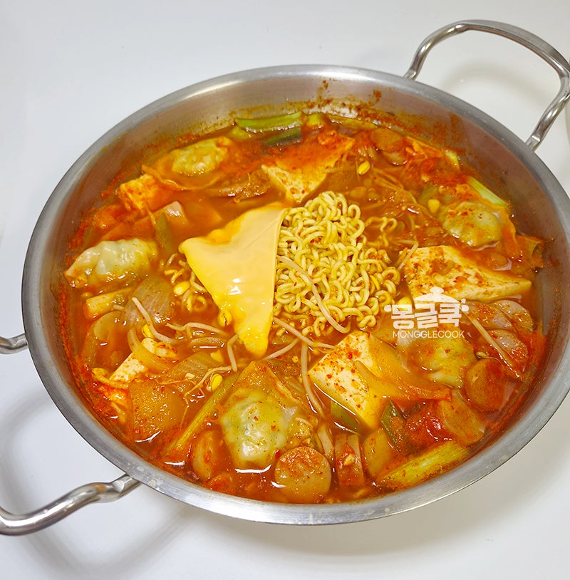 부대찌개 끓이는 법 황금 레시피 햄 듬뿍 콩나물 부대찌개 만드는 법