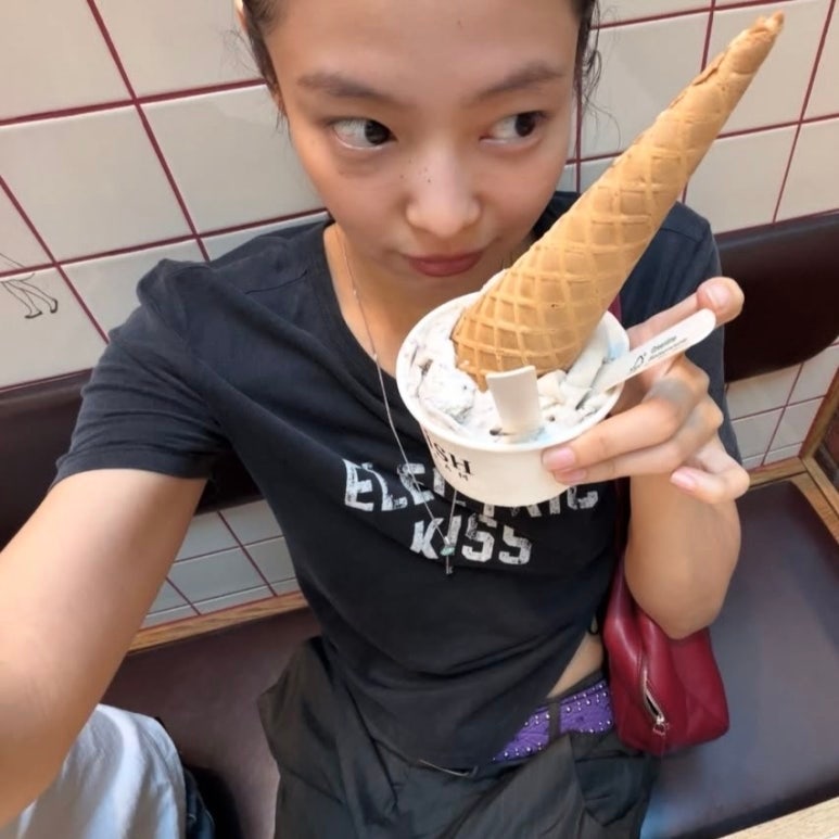 제니 가방 샤넬인 줄 알았는데, 가격 확인하고 더 놀란 진짜 브랜드