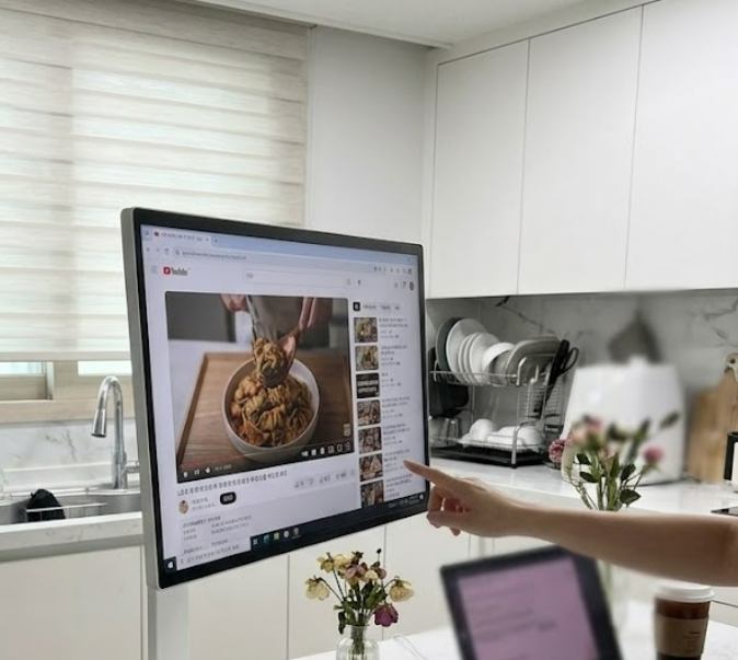 32U889SAW lg 스마트모니터 스윙 4K 화질과 4축 암 3달 사용 장단점