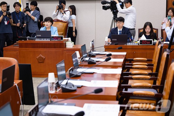 서영교 법사위원장 “<b>형소법</b> 개정안 처리한 후 <b>본회의 상정</b>"