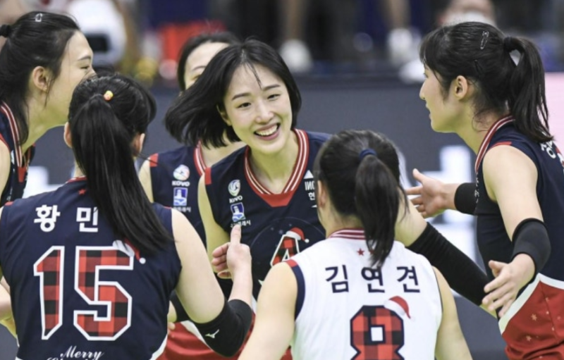 "내려놓아야 지킬 수 있는 게 자존심이었다" V리그 레전드 '꽃사슴' 황연주, 22년 만에 코트를 ....