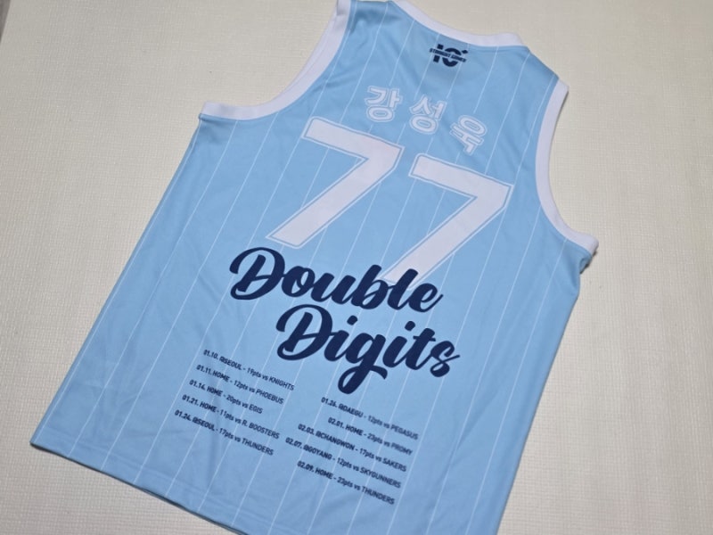 KT소닉붐 강성욱, 신인선수 최초 10경기 연속 두자리수 득점 기념유니폼