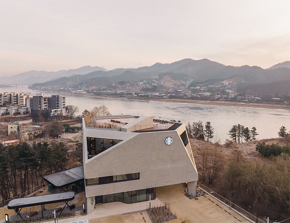스타벅스 포천내촌DT점 사진 3
