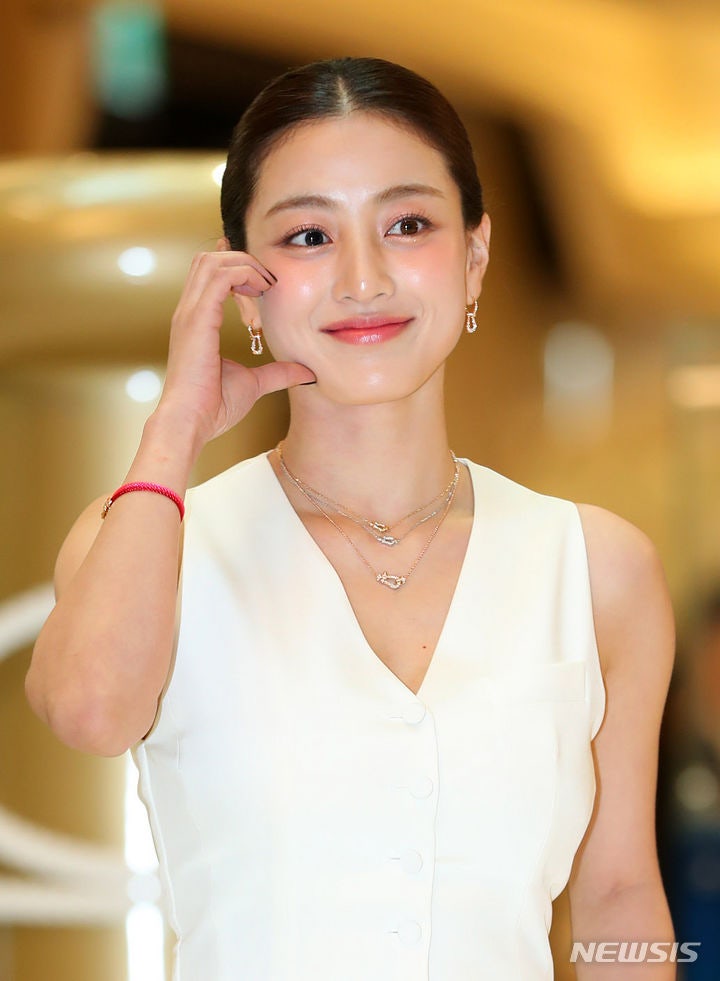 TWICE Jihyo's Message Amid JYP Contract Renewal Talks: "My heart is very heavy" – A Sentence That Lingers