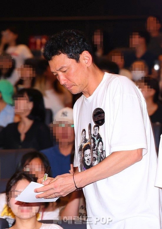 <b>황정민</b> 사생활 불륜설 반전... 폭로글은 <b>스토킹</b> 피의자 소속사... 