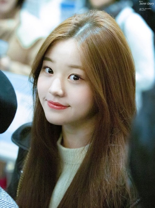 찐팬들만 안다는 장원영 데뷔초 헤메코 스타일. jpg