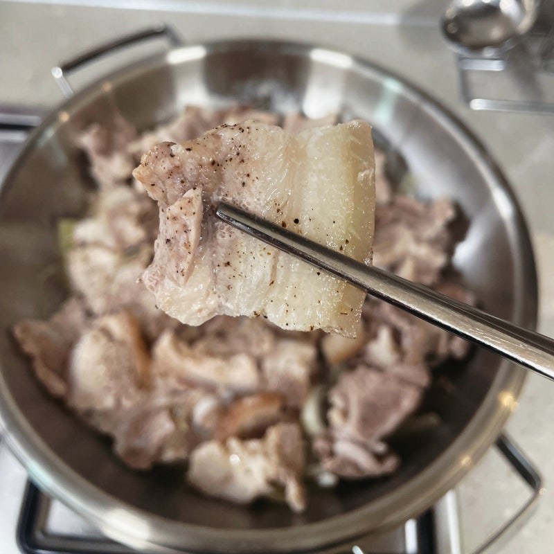 특별한 재료 없이 초보자도 30분 만에 끝낼 수 있는 초간단 쫄깃 수육 레시피 (ft. 구이용 삼겹....