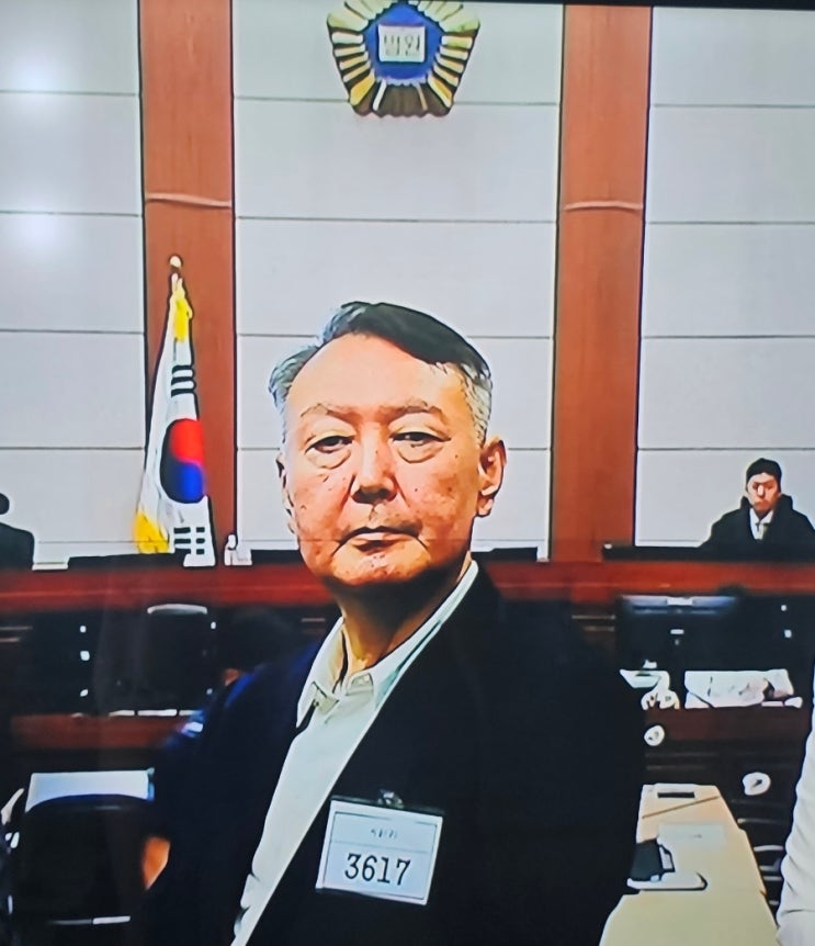 <b>윤석열</b>은 전 대통령 <b>변호사 자격취소</b>, 징역