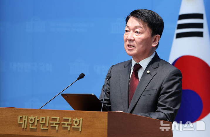 안철수 안랩 주식 26억 원 매입…한 달 새 5만 주, 지분 확대 배경은