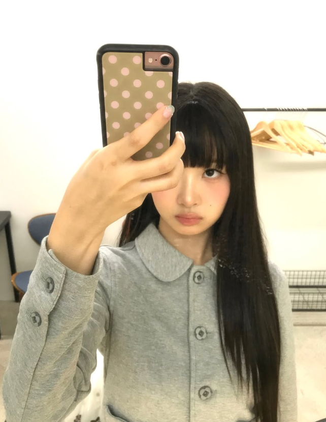 IVE Rei 私服穿搭特輯：可愛與潮流兼具的時尚風格