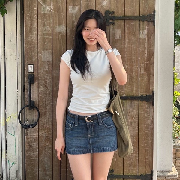 기본템인데 왜 이렇게 예쁘지? 화이트 + 데님 조합의 김민주 여자 여름 코디
