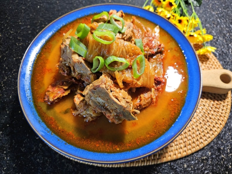 전기압력 밥솥으로 10분 돼지등뼈 김치찌개