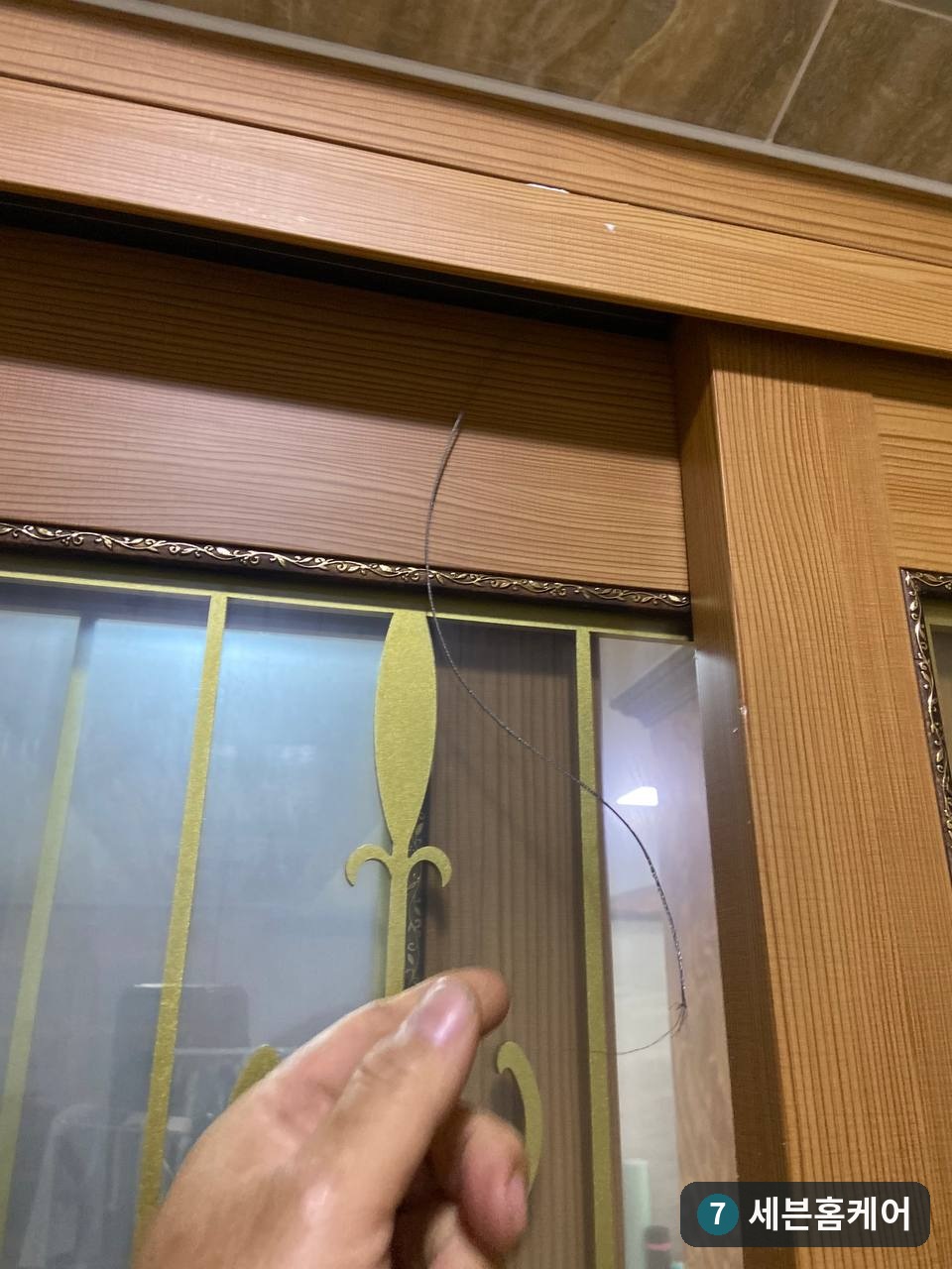 서울 성북구 3연동 중문 수리, 끊어진 와이어 교체 후 문짝 연동 복구