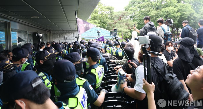 <b>여야</b>, 다음 달 18일 <b>잠실</b> 투표지 247만 장 <b>재검표</b> 합의