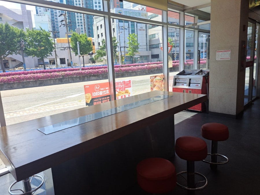 KFC 부산구서DT점 사진 6