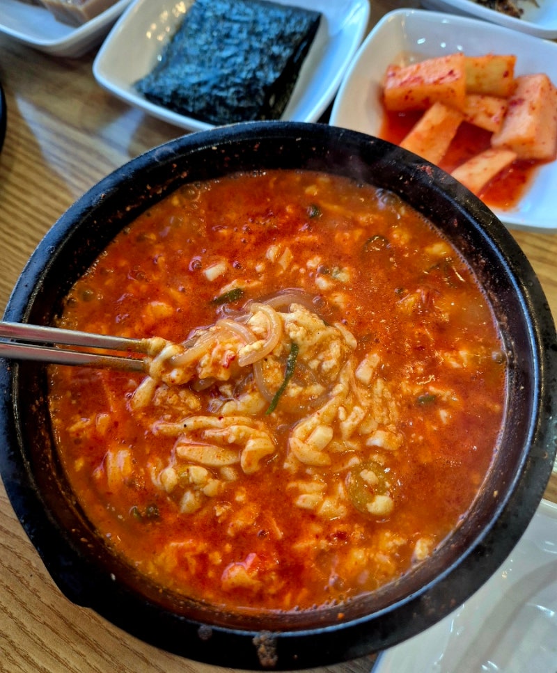 [강릉맛집] 치즈쫄면 순두부가 있는 "팔도전복해물뚝배기" 후기