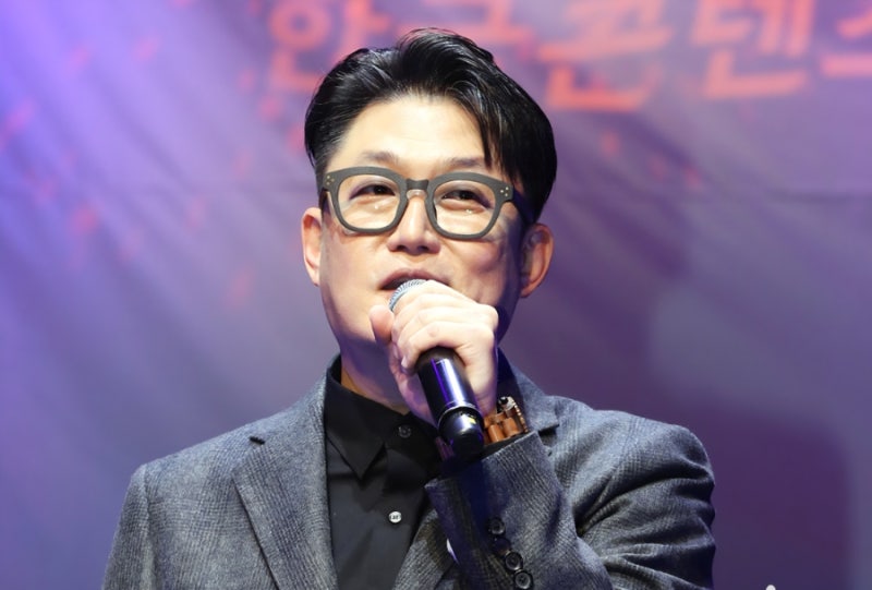 빌딩 숲 사이로 흐르는 낭만: 김현철이 빚어낸 도회적 사운드의 숨은 이야기