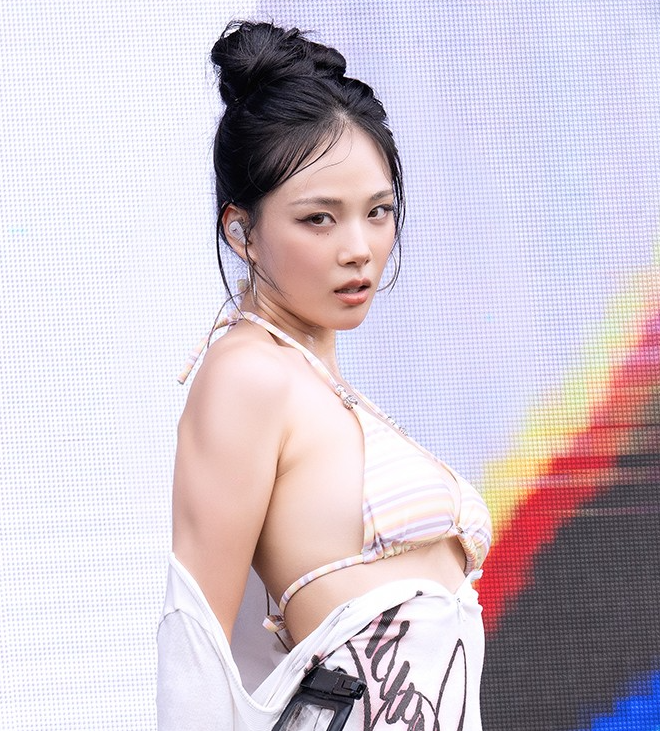 비비 워터밤 의상, 역대급이라고..? 퍼포먼스 갑론을박 이유