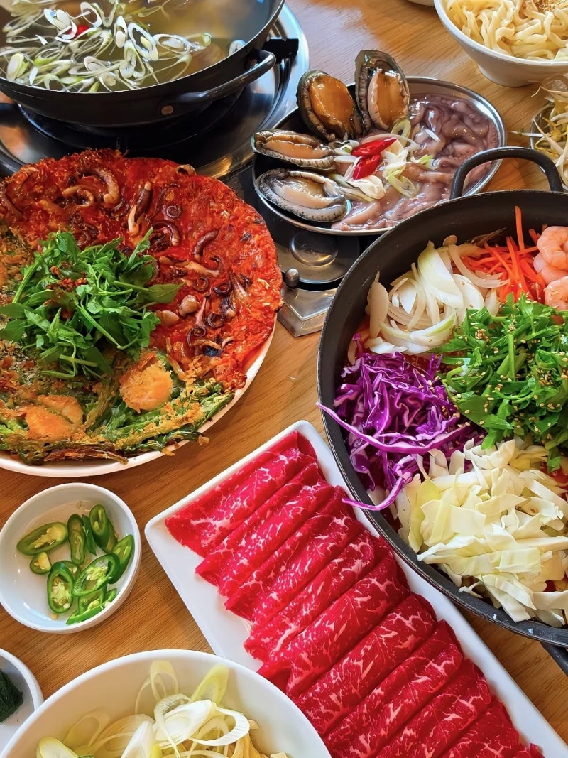 수원 광교호수공원 맛집 가족식사 모임 장소로 만족했던 앨리웨이 영통백합칼국수 광교점 ....