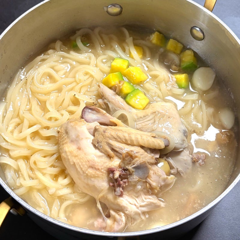 레트로트 삼계탕을 활용한 닭칼국수 레시피, 5분 레시피