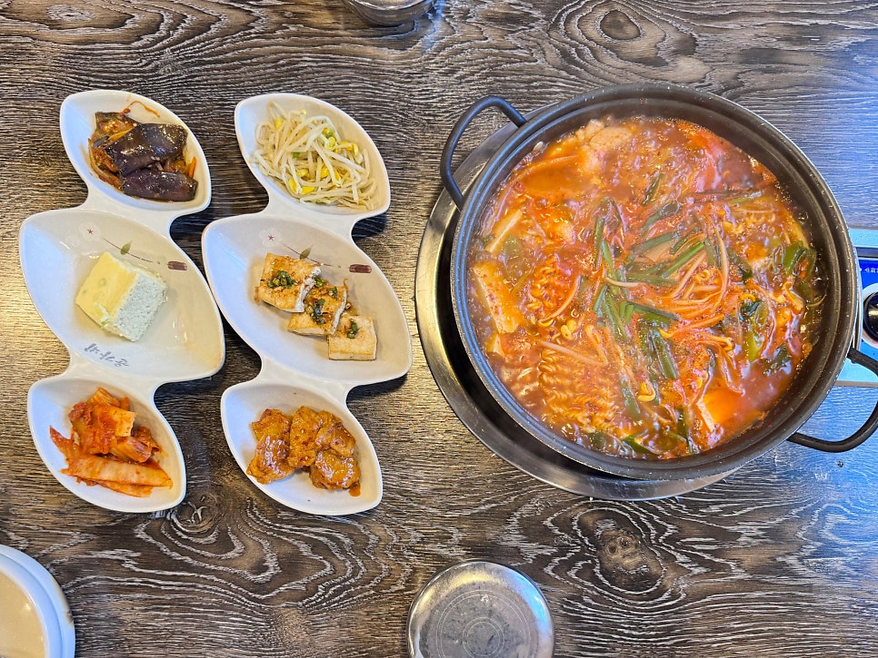 윤가네흑돼지식당 사진 1