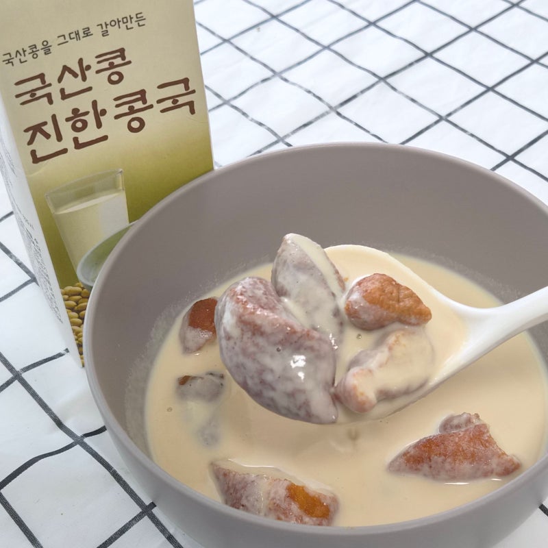 콩국에 꽈배기 말아먹는다고? SNS 핫한 조합 직접 먹어본 후기