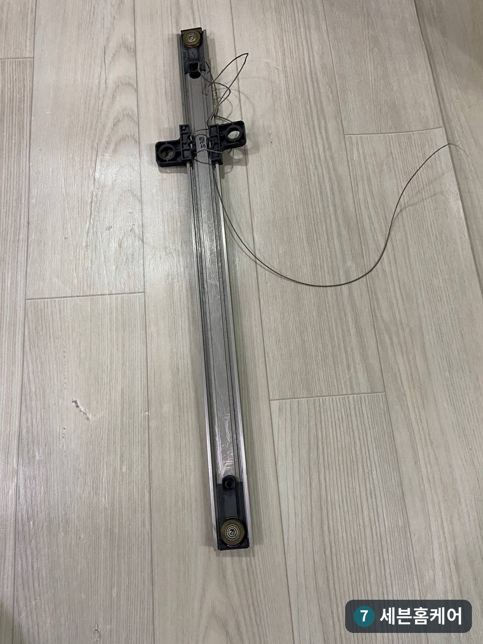 서울 성북구 3연동 중문 수리, 끊어진 와이어 교체 후 문짝 연동 복구
