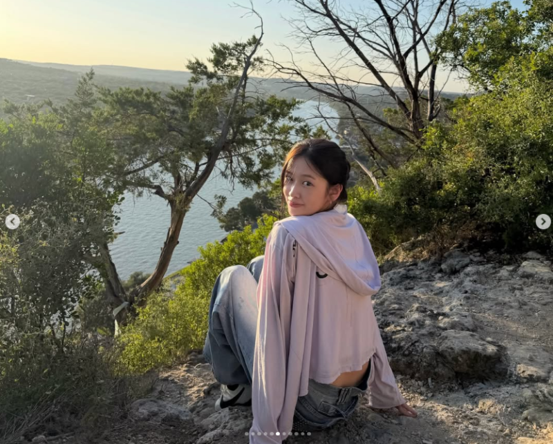 IVE An Yu-jin Wore It Again! How Many Times Has She Worn This Favorite Casual Hoodie? An Yu-jin's Instagram Daily Look