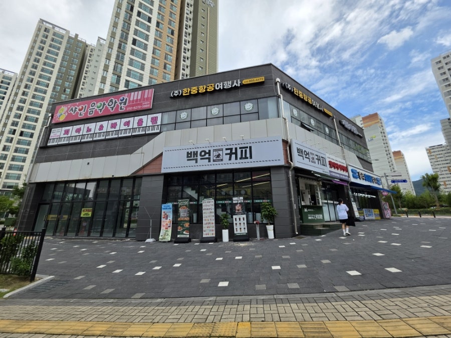 백억커피 충주호암신도시점 사진 1