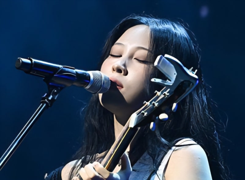K팝스타에서 싱어송라이터까지, 권진아의 음악 여정과 다채로운 매력 속으로