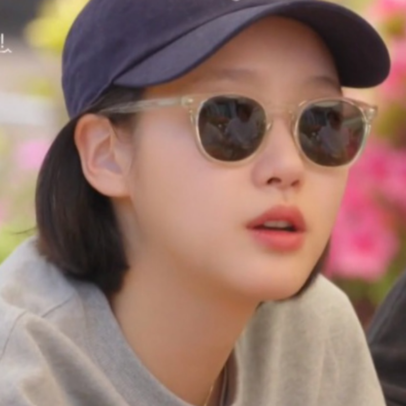 "She just threw it on with a T-shirt..." Where are Kim Go-eun's much-inquired-about sunglasses from?