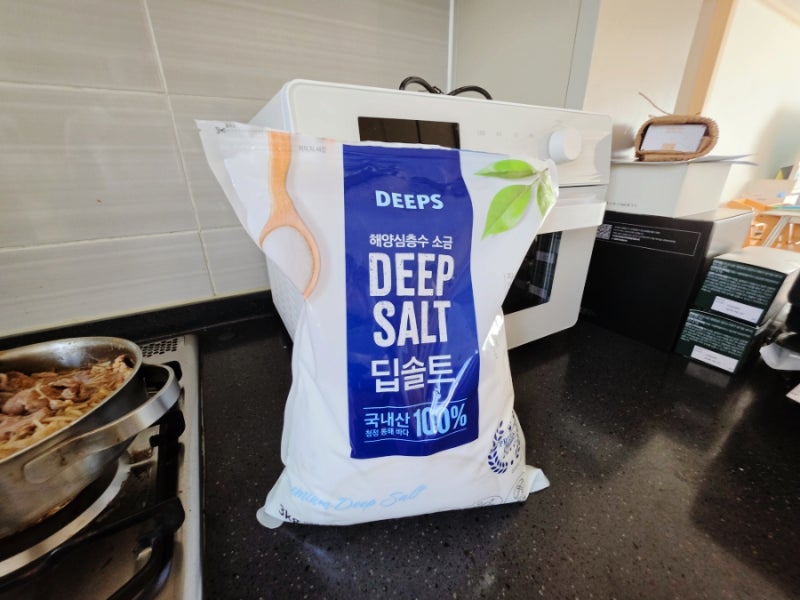 미네랄 가득한 건강한 짠맛 물에타먹는소금 해양심층수소금딥솔트DEEPSALT