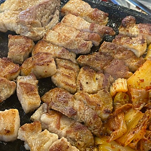 [합정 삼겹살 맛집]구워주는 김치삼겹살 | 또간집 |마부자생삼겹살 합정점