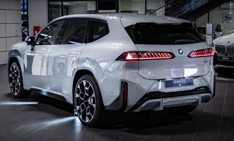 "전기차인데 이렇게 재밌어도 돼?" BMW iX3 시승한 기자들이 입 모아 한 말