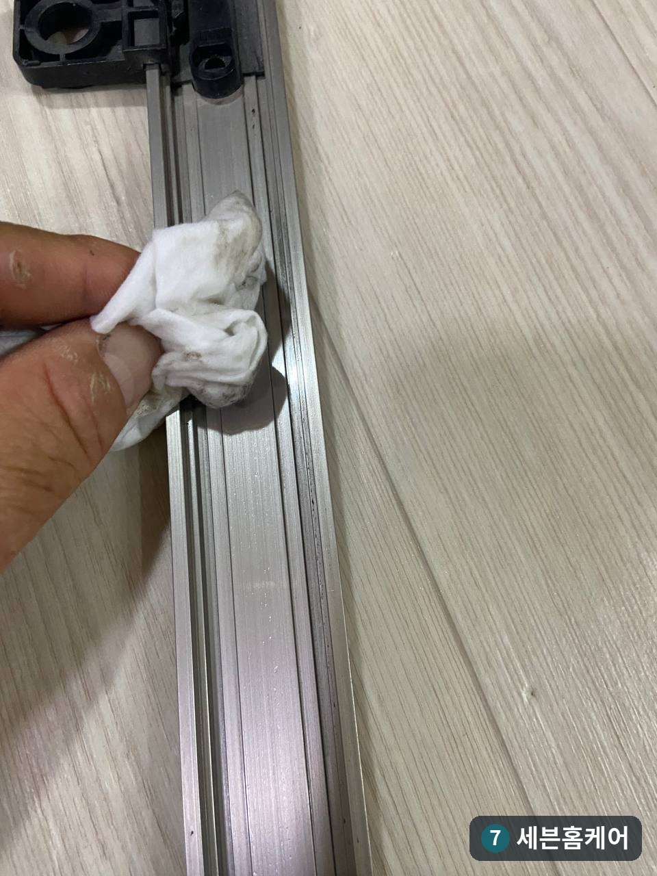 서울 성북구 3연동 중문 수리, 끊어진 와이어 교체 후 문짝 연동 복구