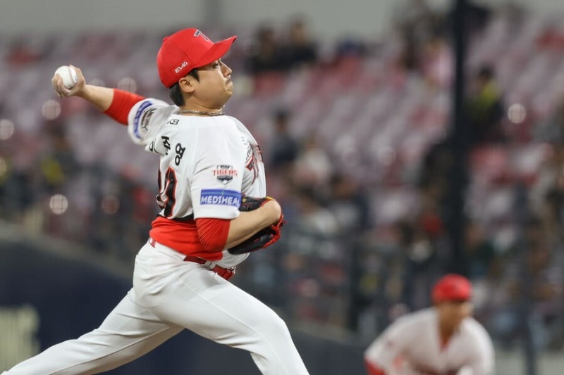 좌완 불펜 문제에 시달리고 있는 KIA 타이거즈, '좌타자 킬러' 이준영은 복귀 불가능?