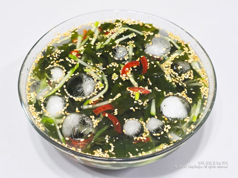 얼음 동동 띄운 오이미역냉국 레시피 감칠맛+새콤달콤 간맞추기!