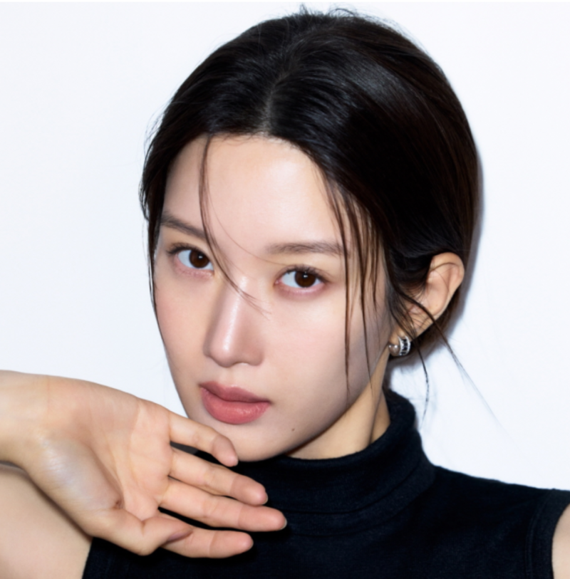 문가영, 5색조 매력 새 프로필 5종 공개…블랙·화이트만으로 완성한 깊어진 분위기